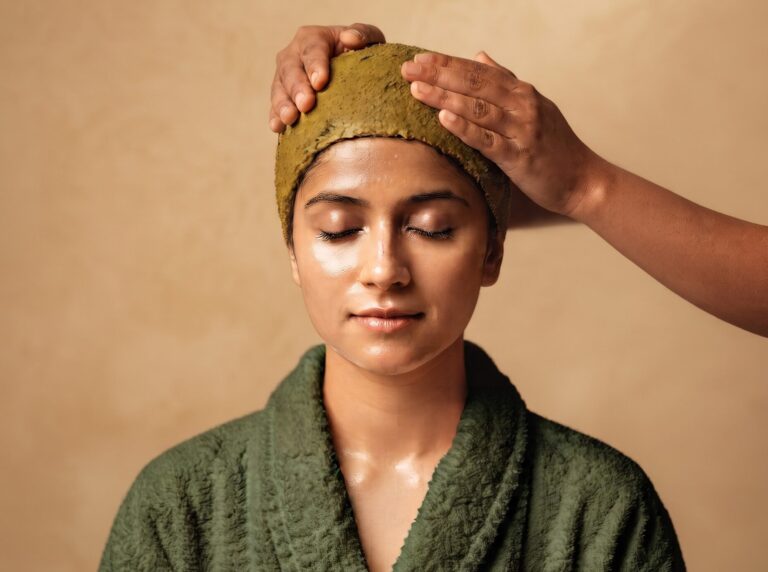 Cooling herbal paste applied over the scalp during Thalapodichil